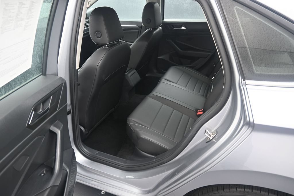 Used 2024 Volkswagen Jetta SE FWD image 17