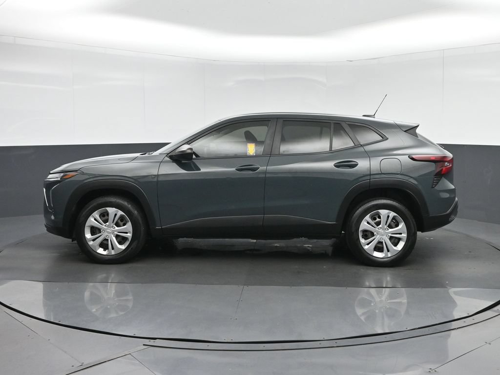 Used 2025 Chevrolet Trax LS FWD image 4
