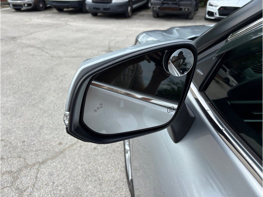 Used 2020 Toyota Highlander LE FWD image 15