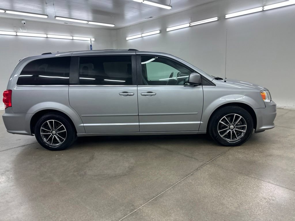 Used 2017 Dodge Grand Caravan SXT FWD image 14