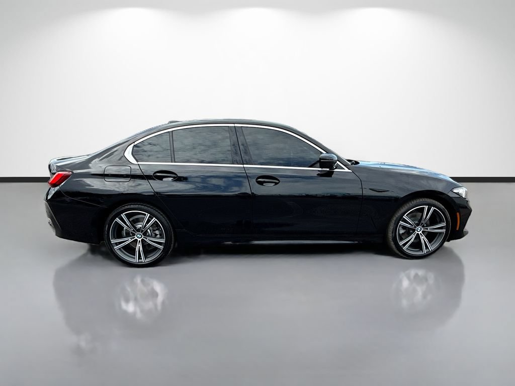 Used 2024 BMW 330i Sedan w/ Convenience Package RWD image 2