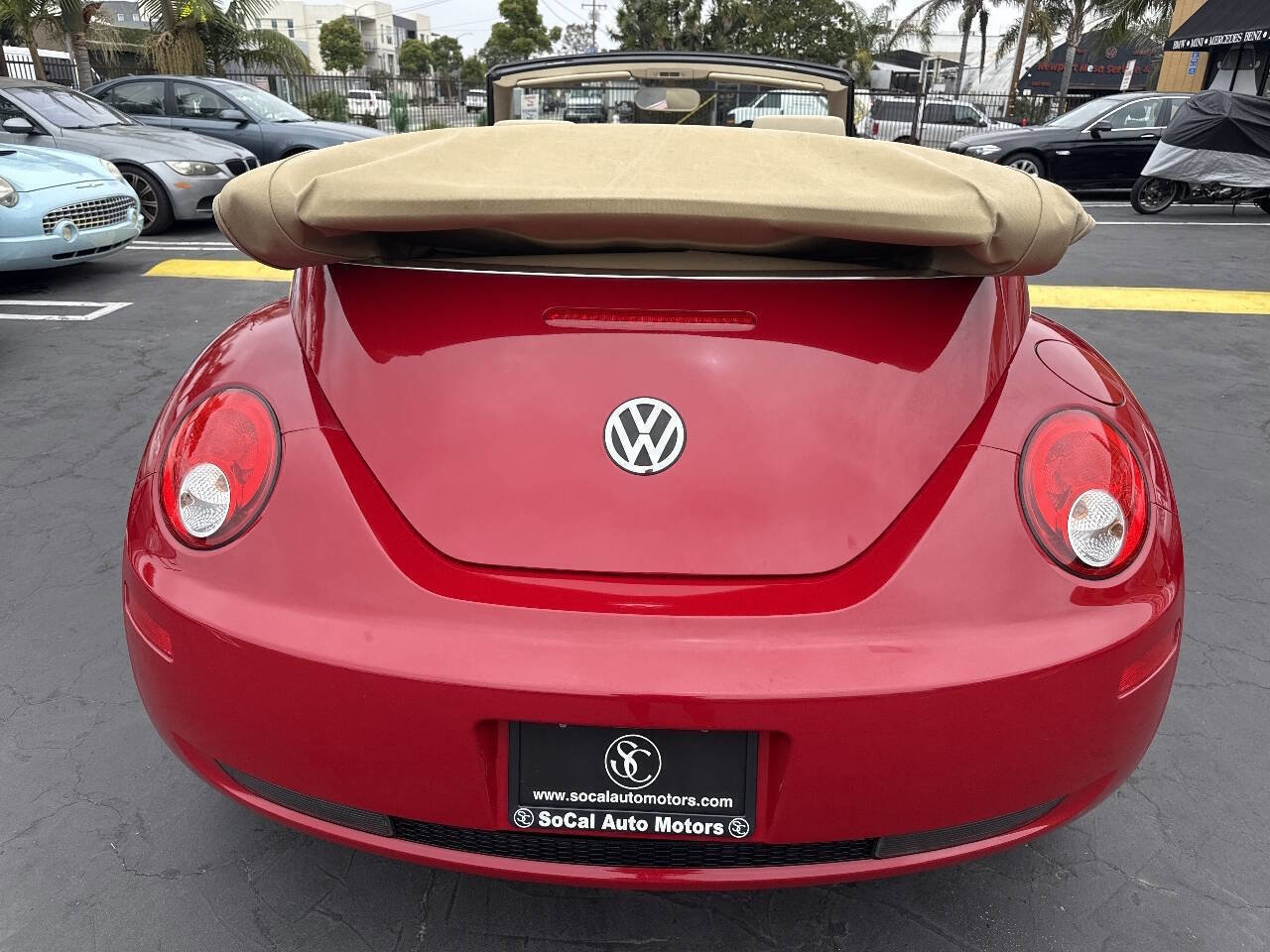 Used 2008 Volkswagen Beetle SE FWD image 4