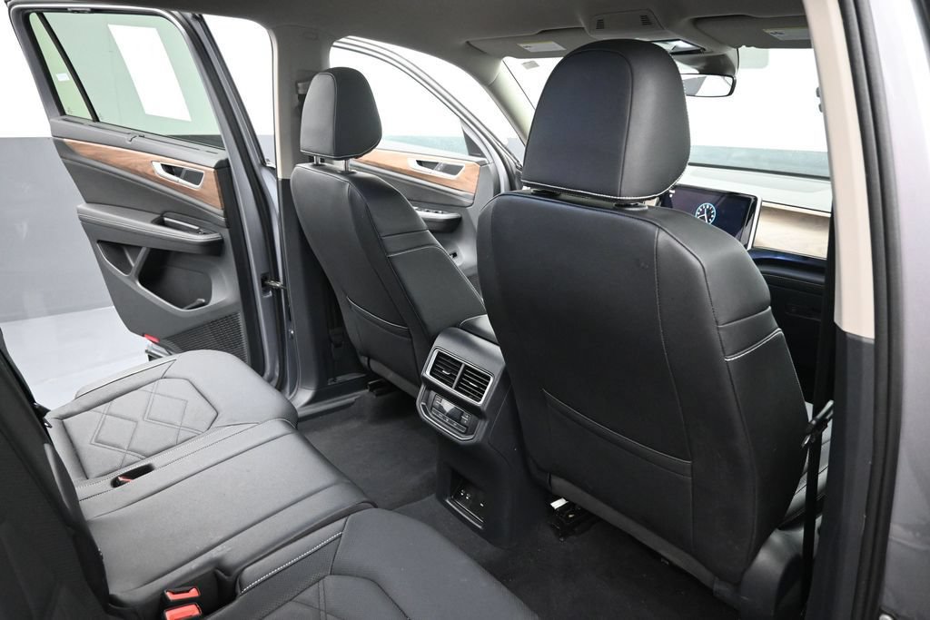 Used 2025 Volkswagen Atlas SE FWD image 23