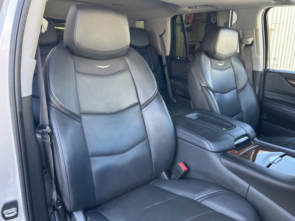 Used 2020 Cadillac Escalade Luxury image 6