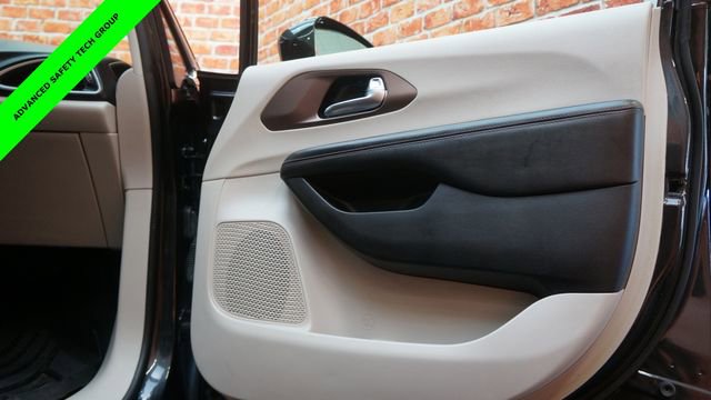 Used 2019 Chrysler Pacifica Touring-L w/ Advanced Safetytec Group image 63