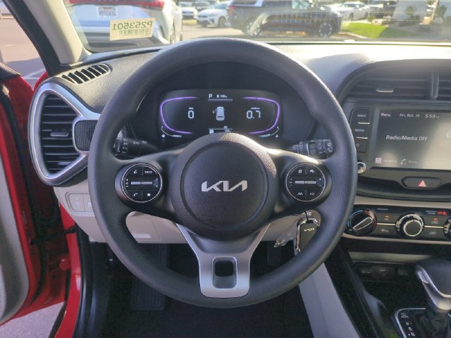 Certified 2025 Kia Soul LX w/ LX Technology Package FWD image 17