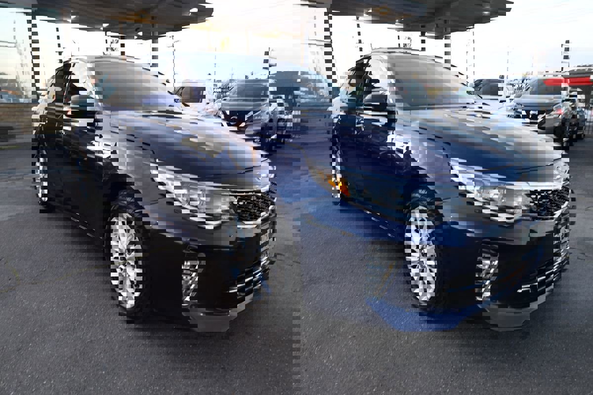 Used 2018 Kia Optima S w/ Panoramic Sunroof Package image 35