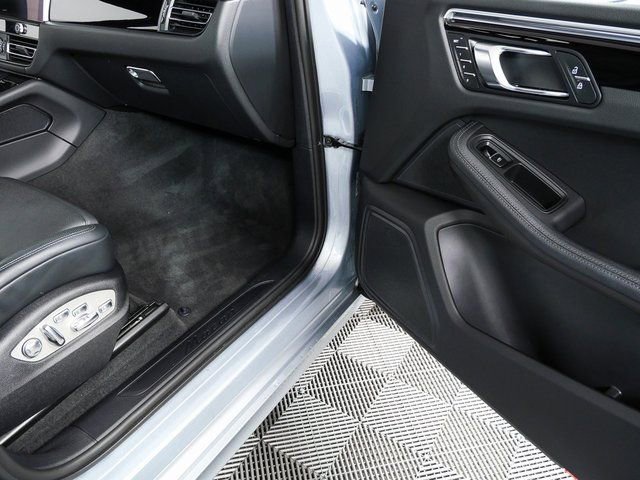 Certified 2023 Porsche Macan AWD image 25