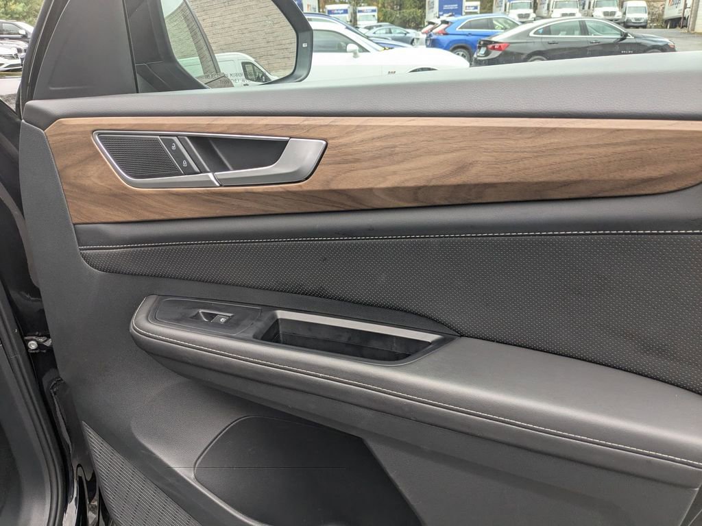 Used 2025 Volkswagen Atlas SE image 30