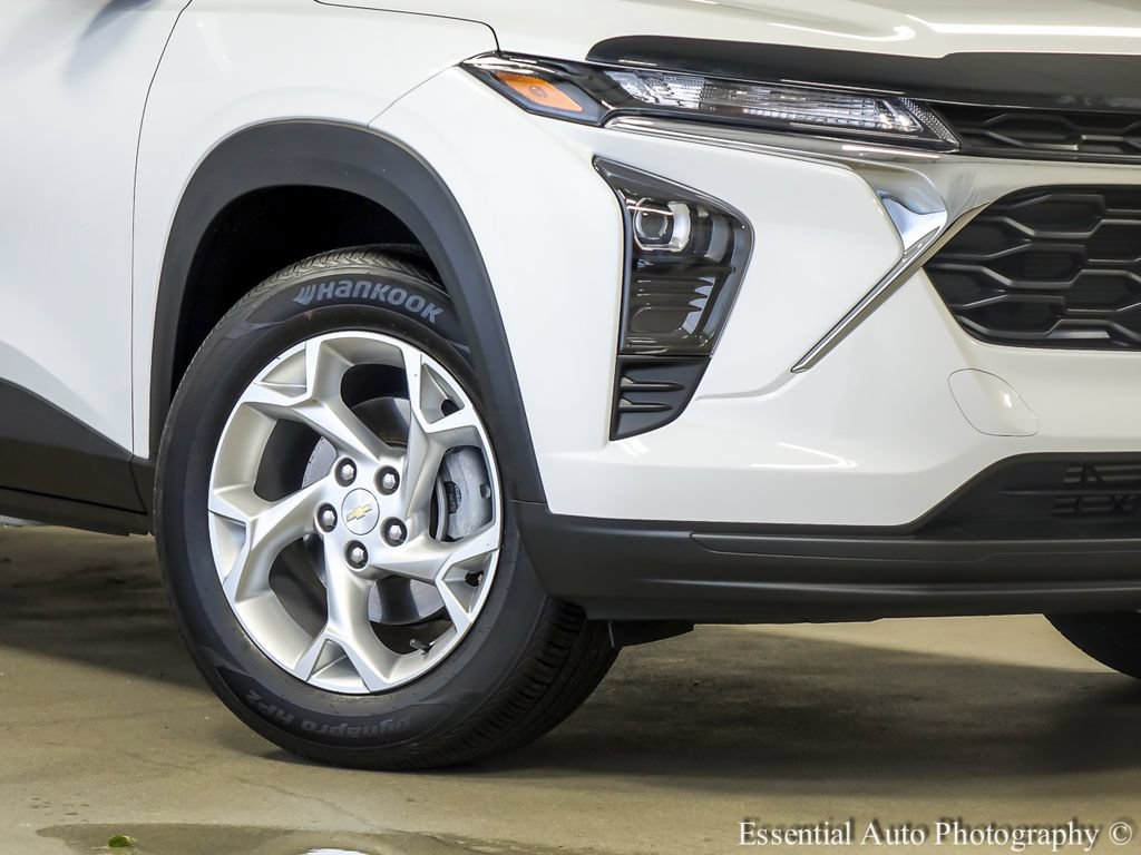 Certified 2025 Chevrolet Trax LS w/ LS Convenience Package FWD image 4