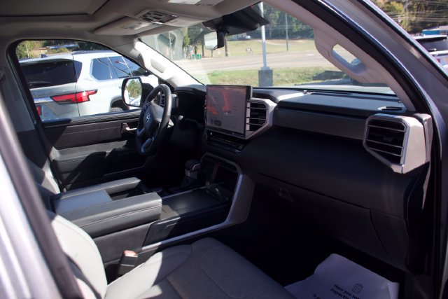 Used 2024 Toyota Sequoia SR5 w/ SR5 Premium Package AWD/4WD image 14