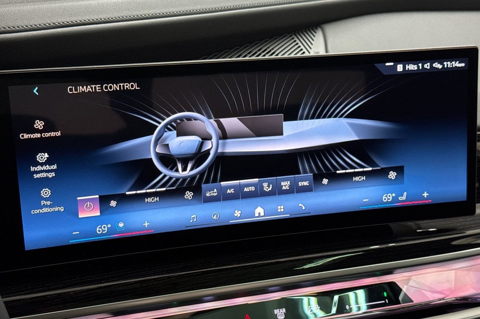 New 2026 BMW 750e xDrive image 26