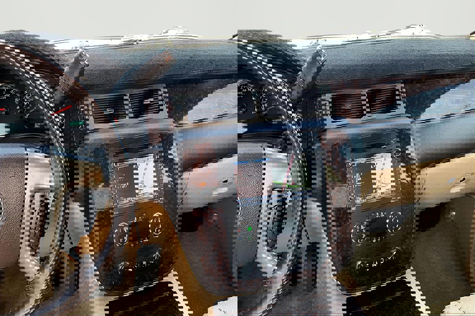 Used 2014 GMC Yukon XL Denali image 9