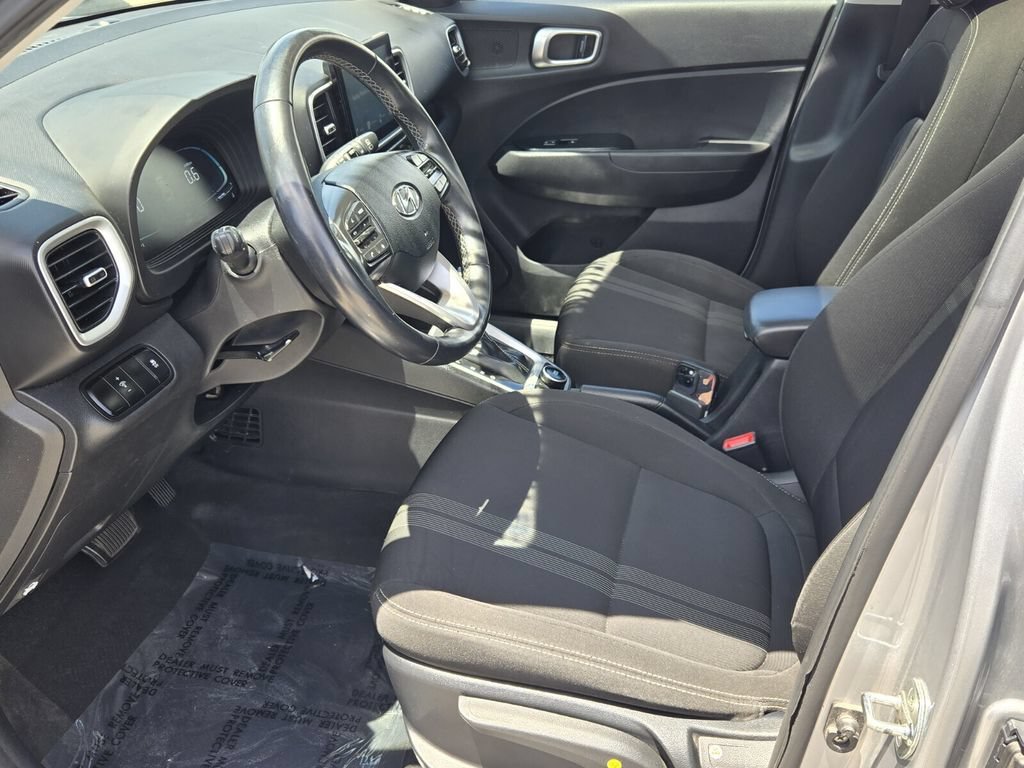 Used 2023 Hyundai Venue SEL FWD image 10