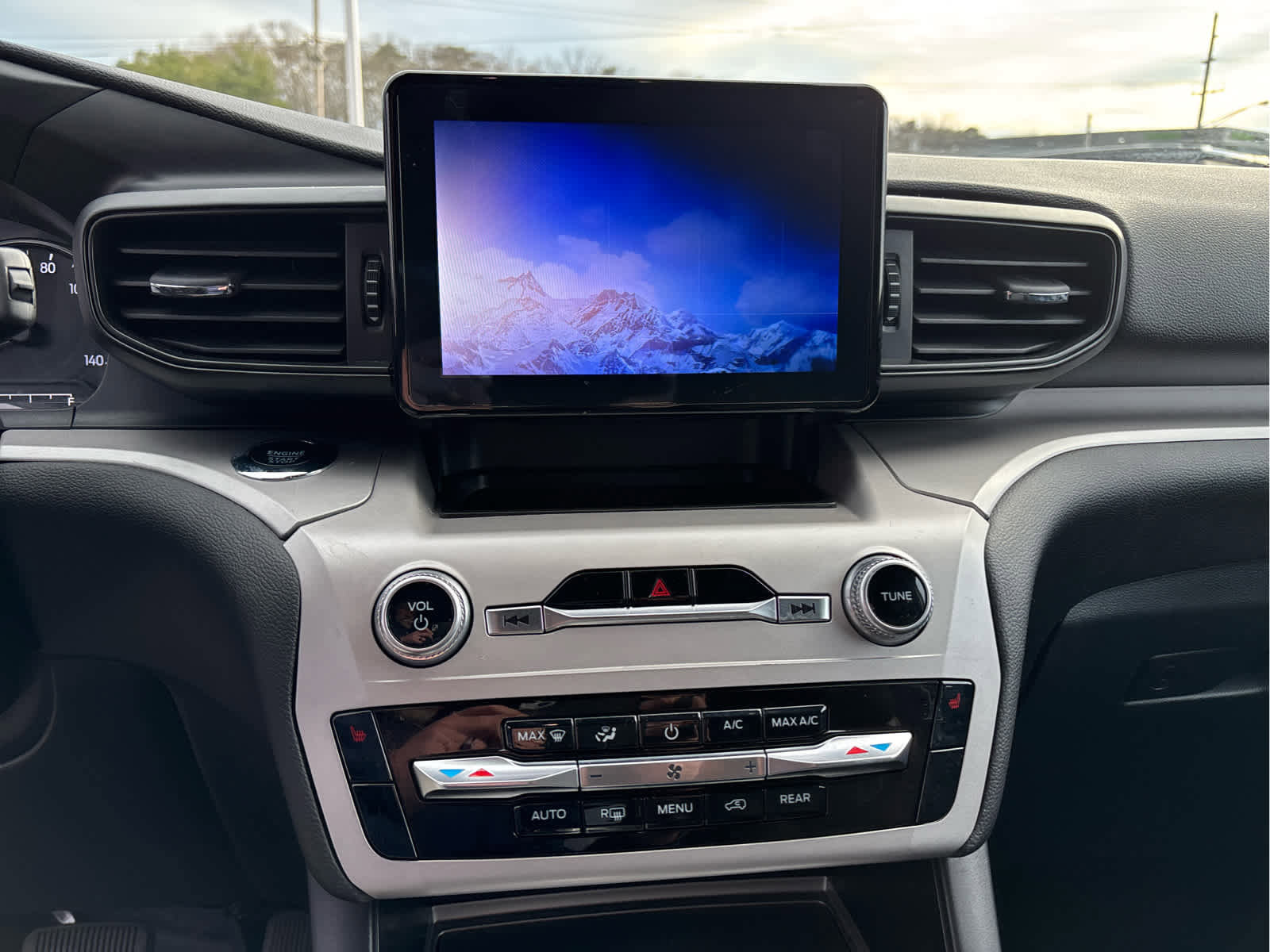 Used 2023 Ford Explorer XLT image 11