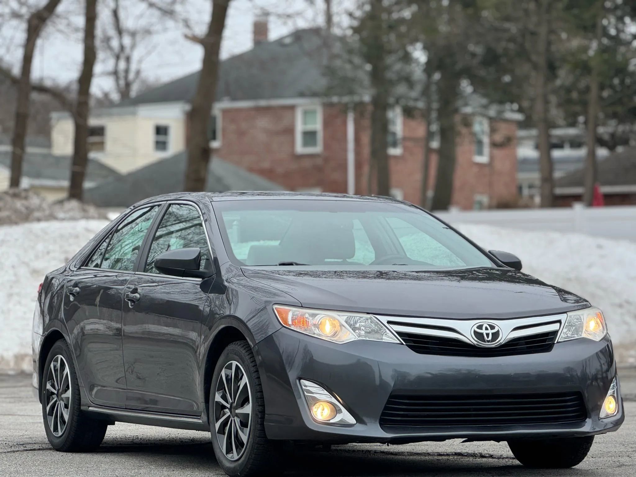 Used 2014 Toyota Camry XLE w/ Leather Package FWD image 3