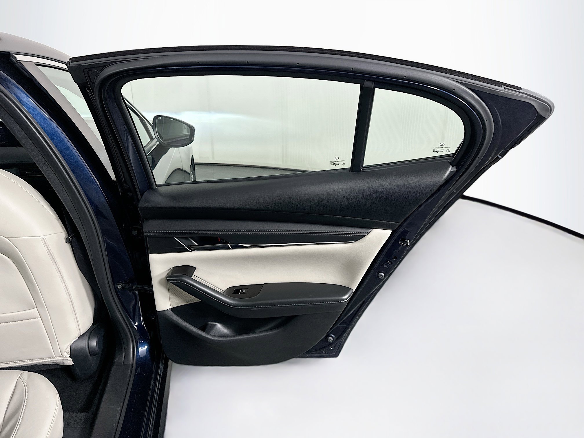 Used 2025 MAZDA MAZDA3 s image 27