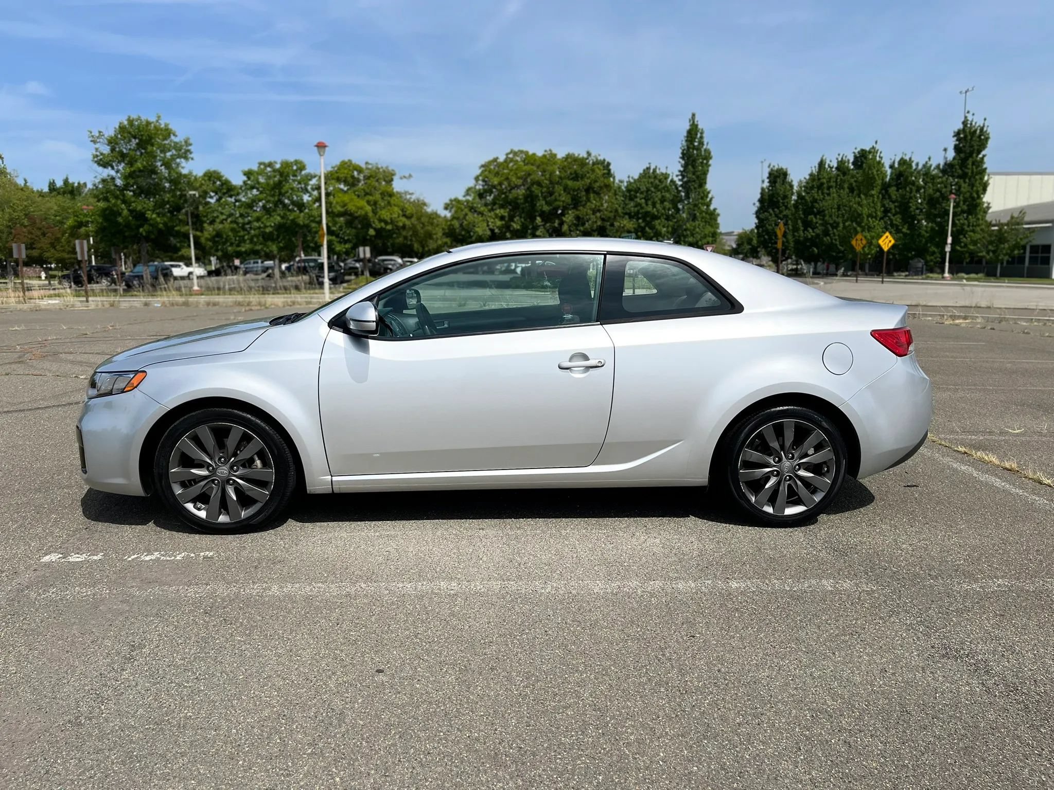 Used 2012 Kia Forte Koup SX FWD image 8