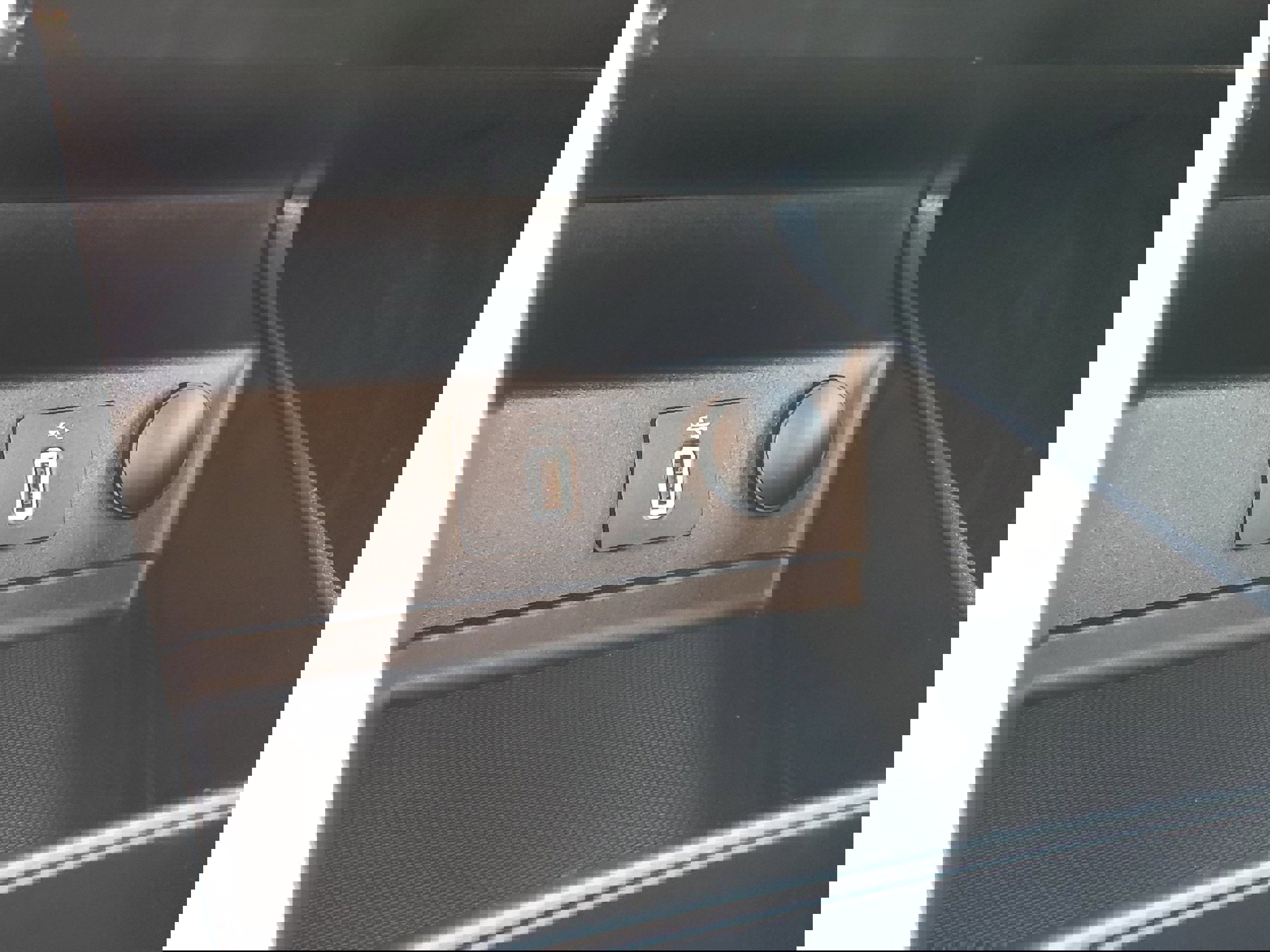 Certified 2017 Ford Fusion SE w/ Fusion SE Technology Package image 31