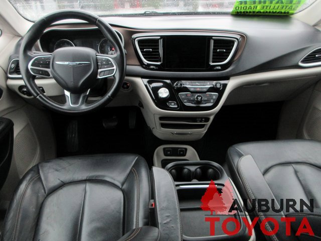 Used 2017 Chrysler Pacifica Touring-L image 11