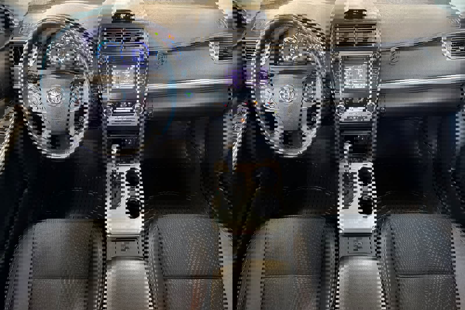 Used 2014 Toyota Camry Hybrid image 3