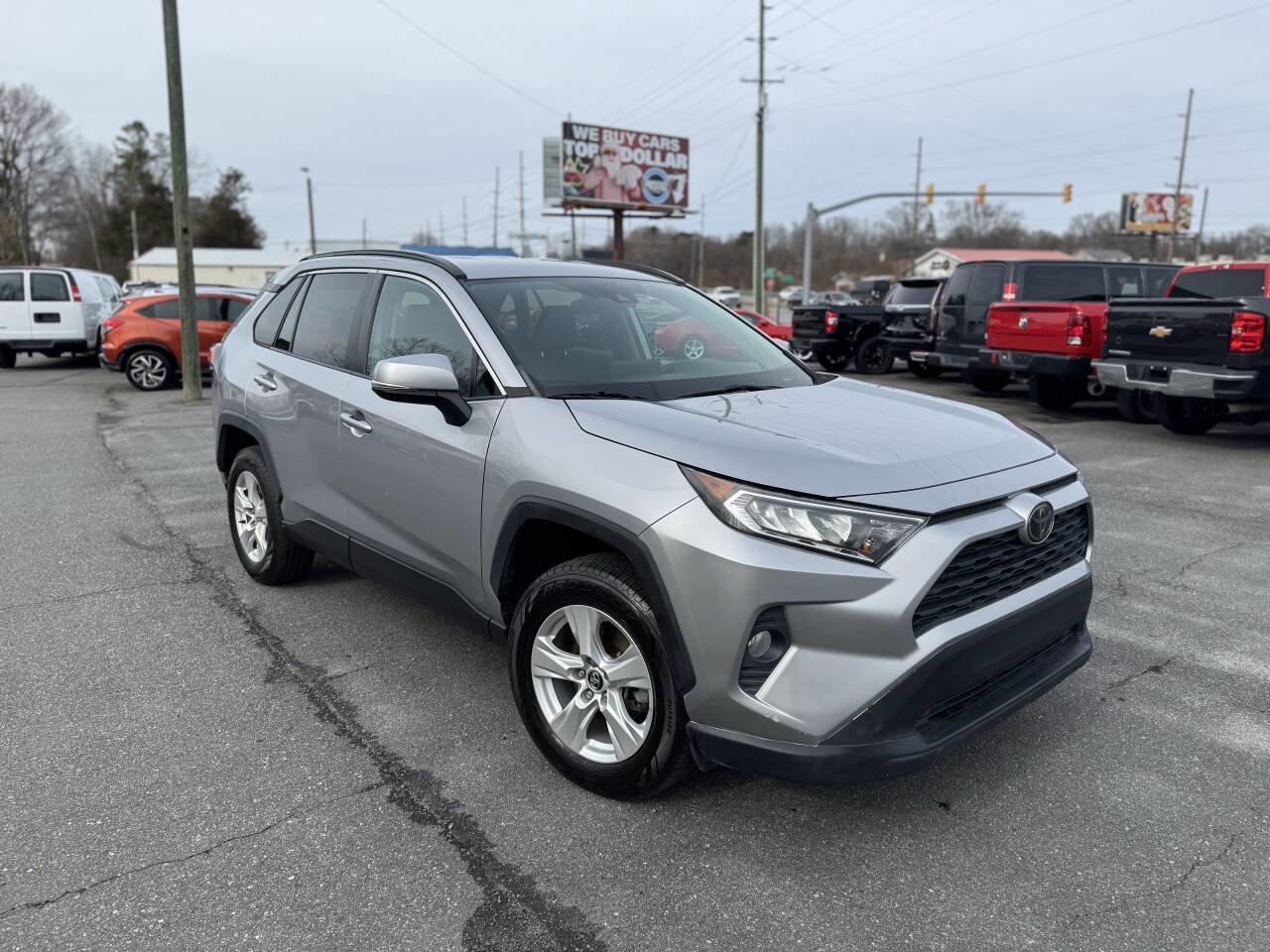 Used 2020 Toyota RAV4 XLE image 2