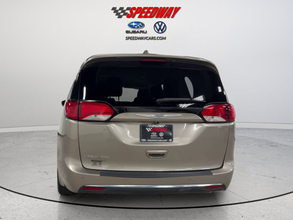 Used 2018 Chrysler Pacifica Touring-L FWD image 7