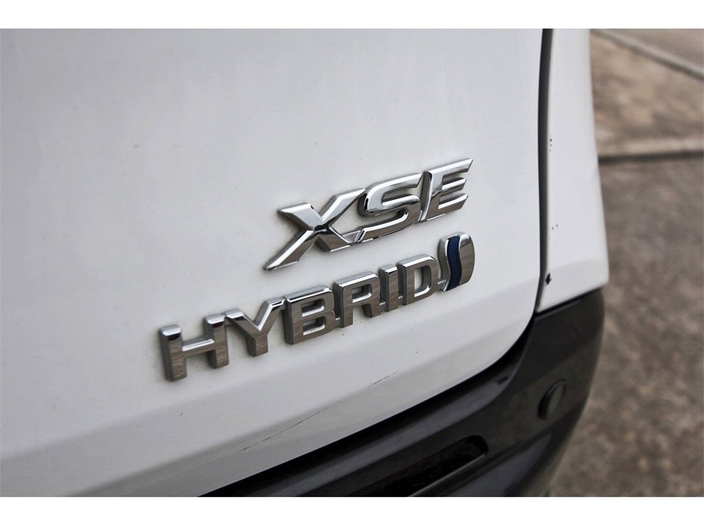 Used 2023 Toyota Sienna XSE image 27