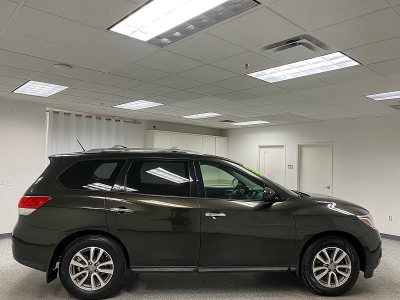 Used 2015 Nissan Pathfinder SV w/ Cargo Package image 4