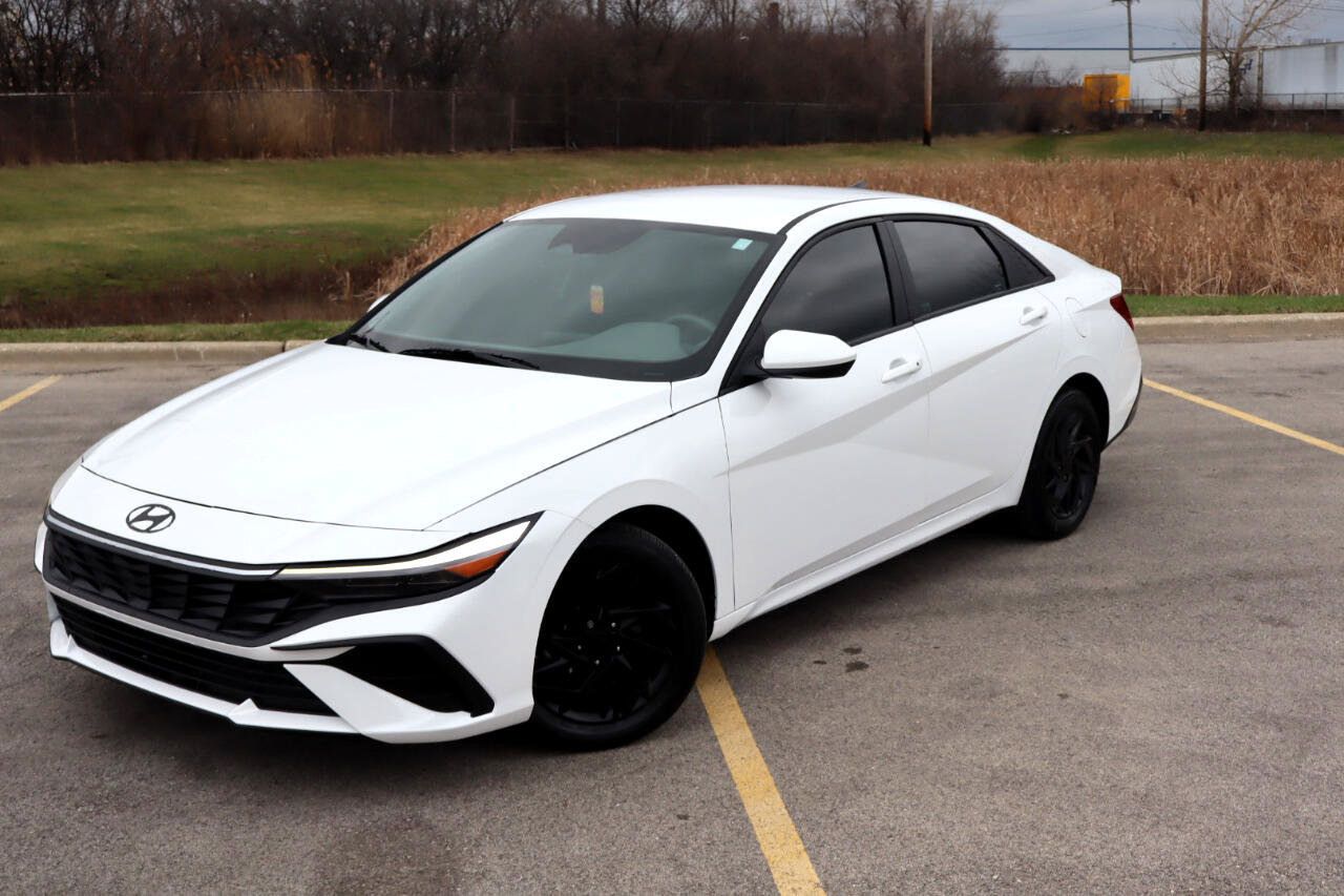 Used 2024 Hyundai Elantra SEL image 2