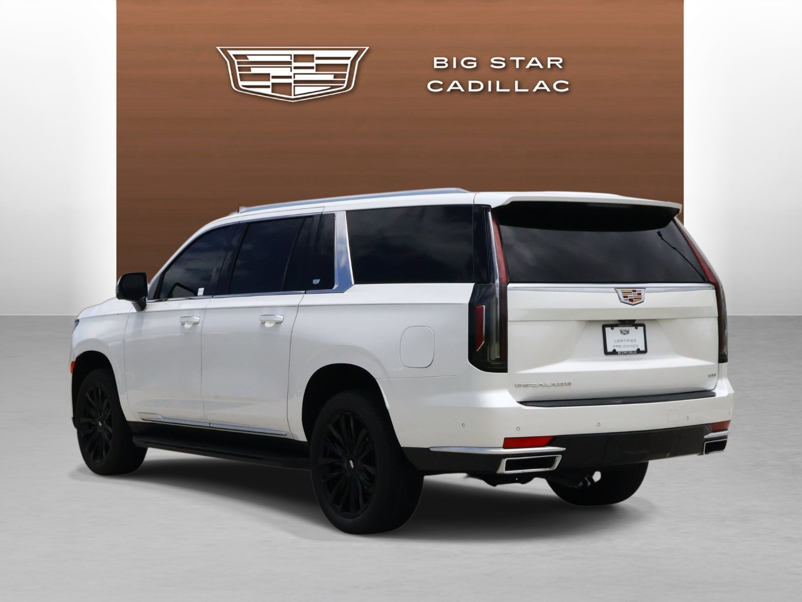 Used 2024 Cadillac Escalade ESV Premium Luxury RWD image 3