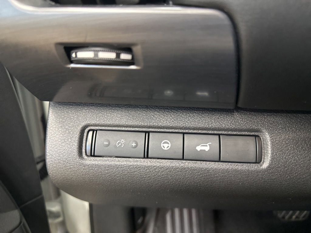Used 2024 Nissan Pathfinder SL AWD/4WD image 16