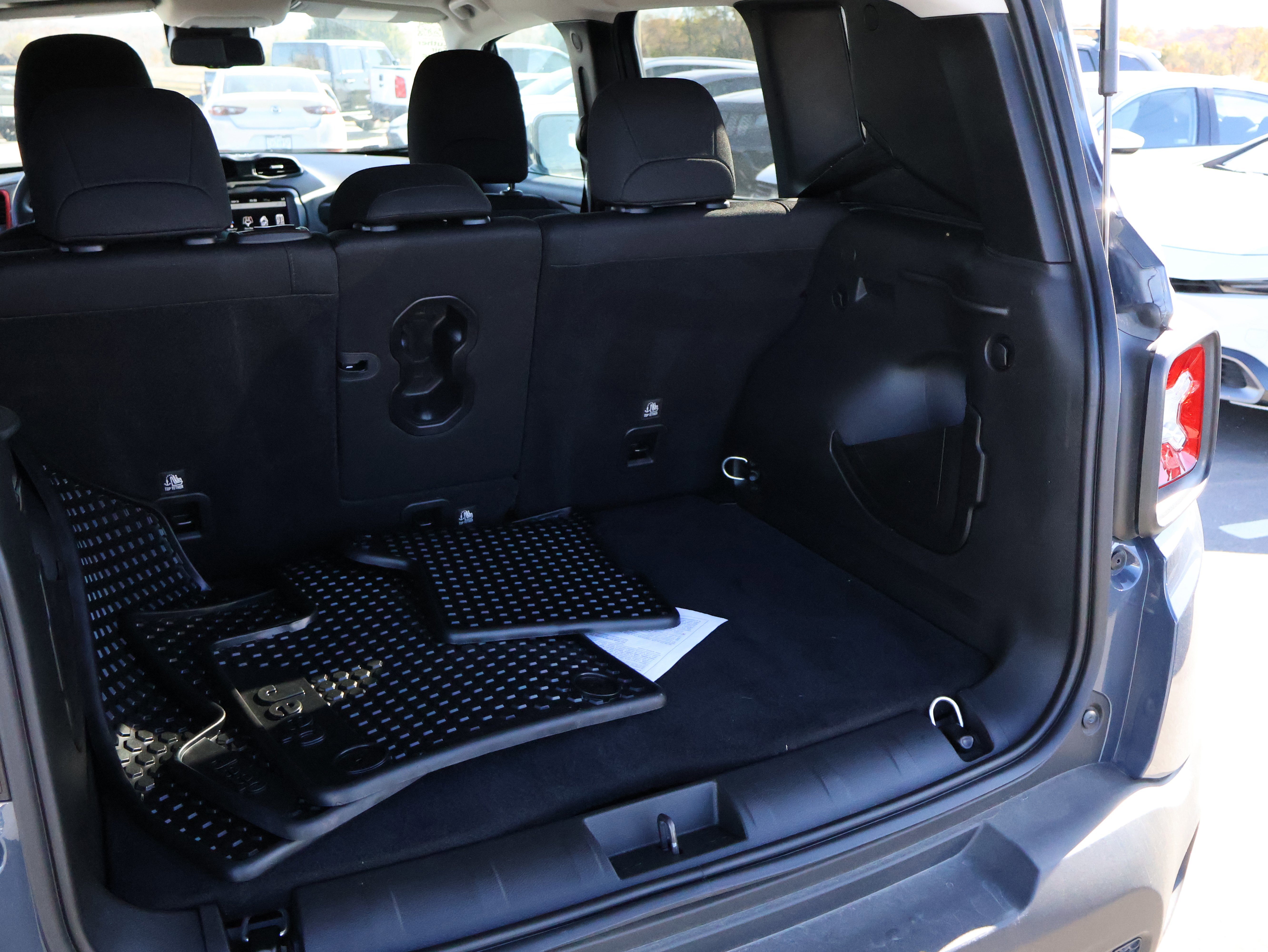 Used 2022 Jeep Renegade Trailhawk image 20