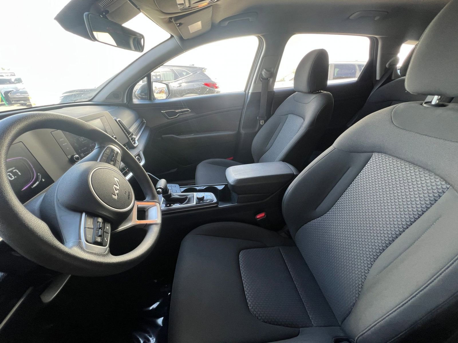 Used 2025 Kia Sportage LX FWD image 27