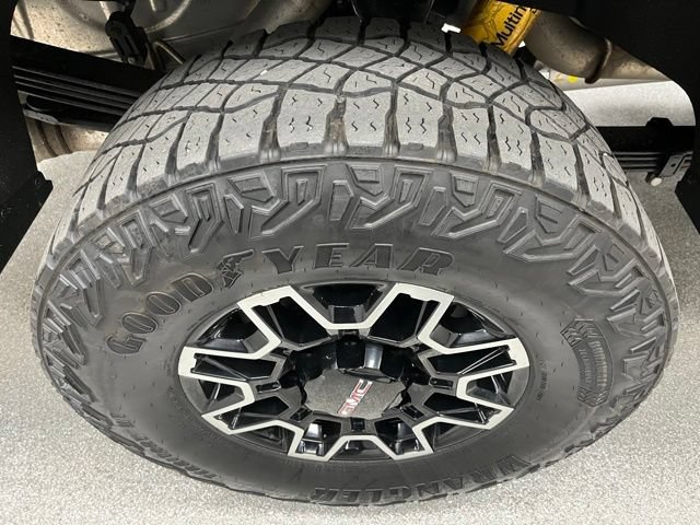 Used 2024 GMC Sierra 2500 AT4X AWD/4WD image 27