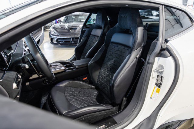 Used 2025 Aston Martin Vanquish RWD image 37