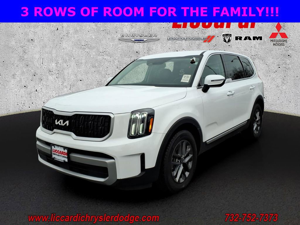 Used 2023 Kia Telluride LX image 3
