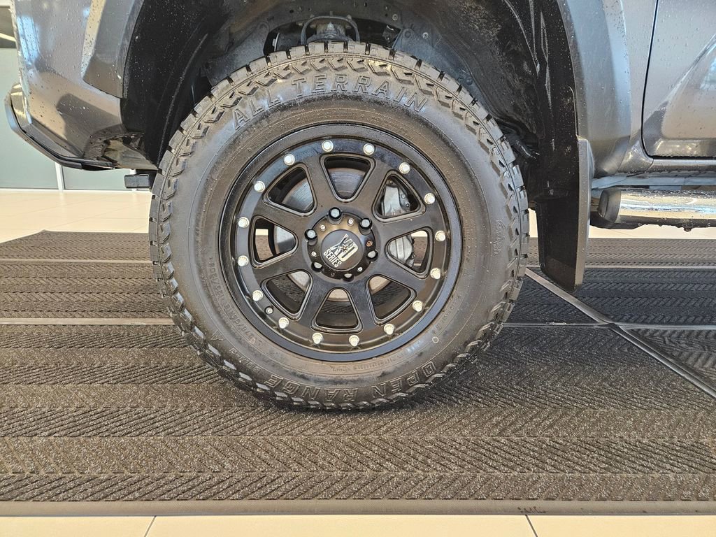 Used 2017 Toyota Tacoma TRD Off-Road w/ Tow Package (A/T) image 10