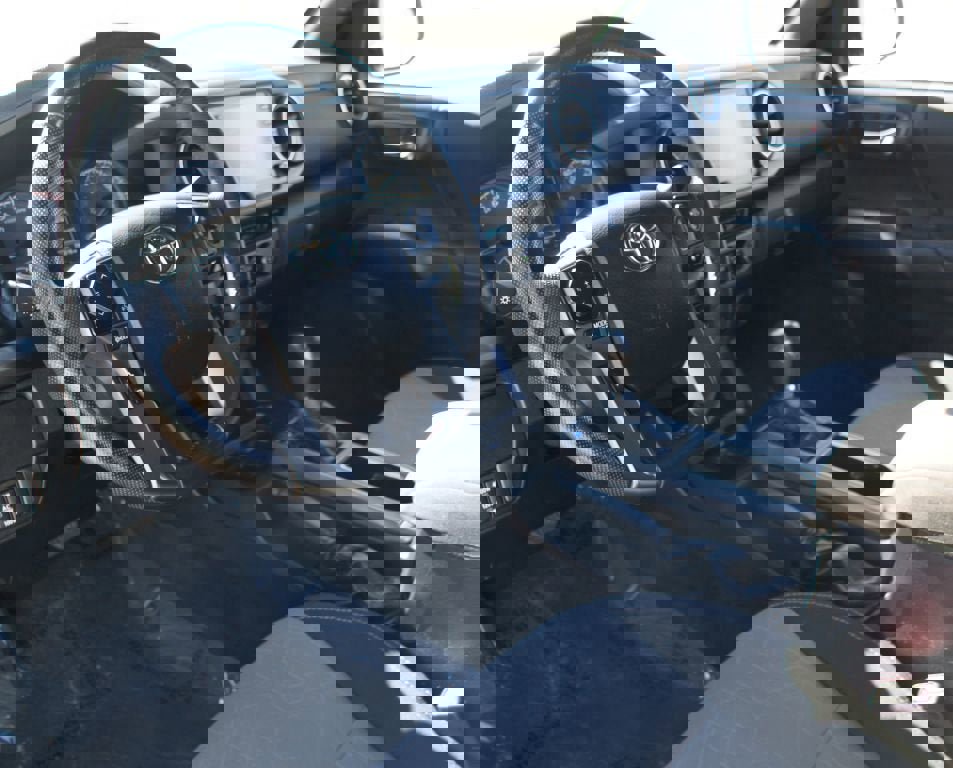 Used 2021 Toyota Tacoma TRD Sport w/ Technology Package image 12