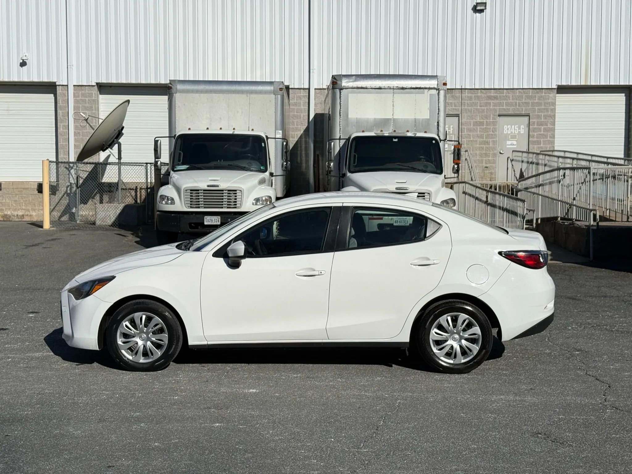 Used 2019 Toyota Yaris L image 8
