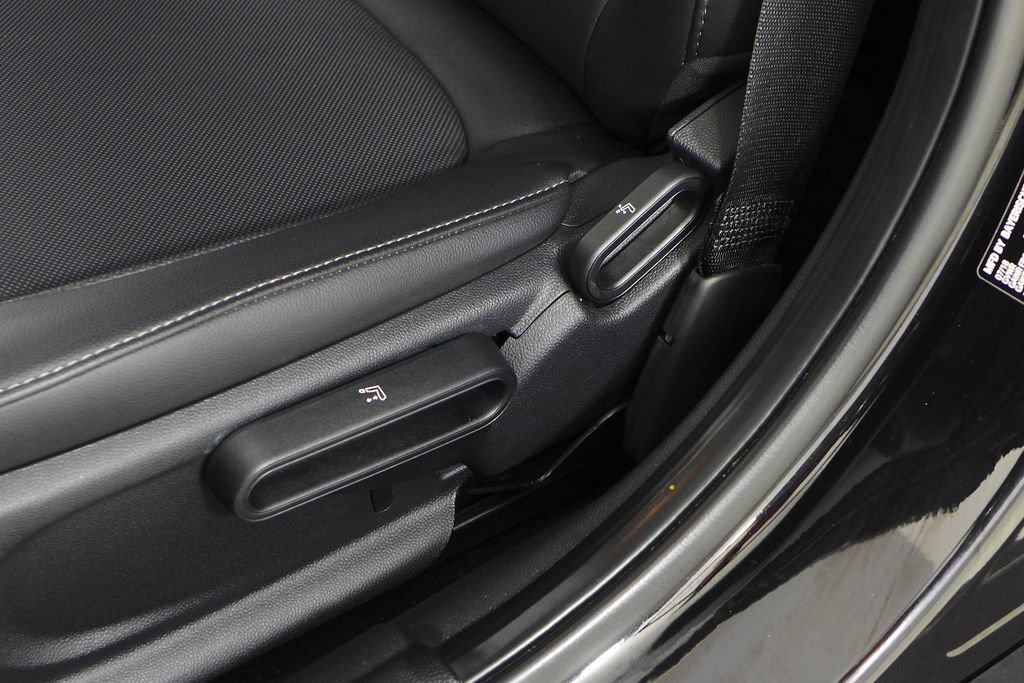 Used 2019 MINI Cooper 4-Door Hardtop image 23