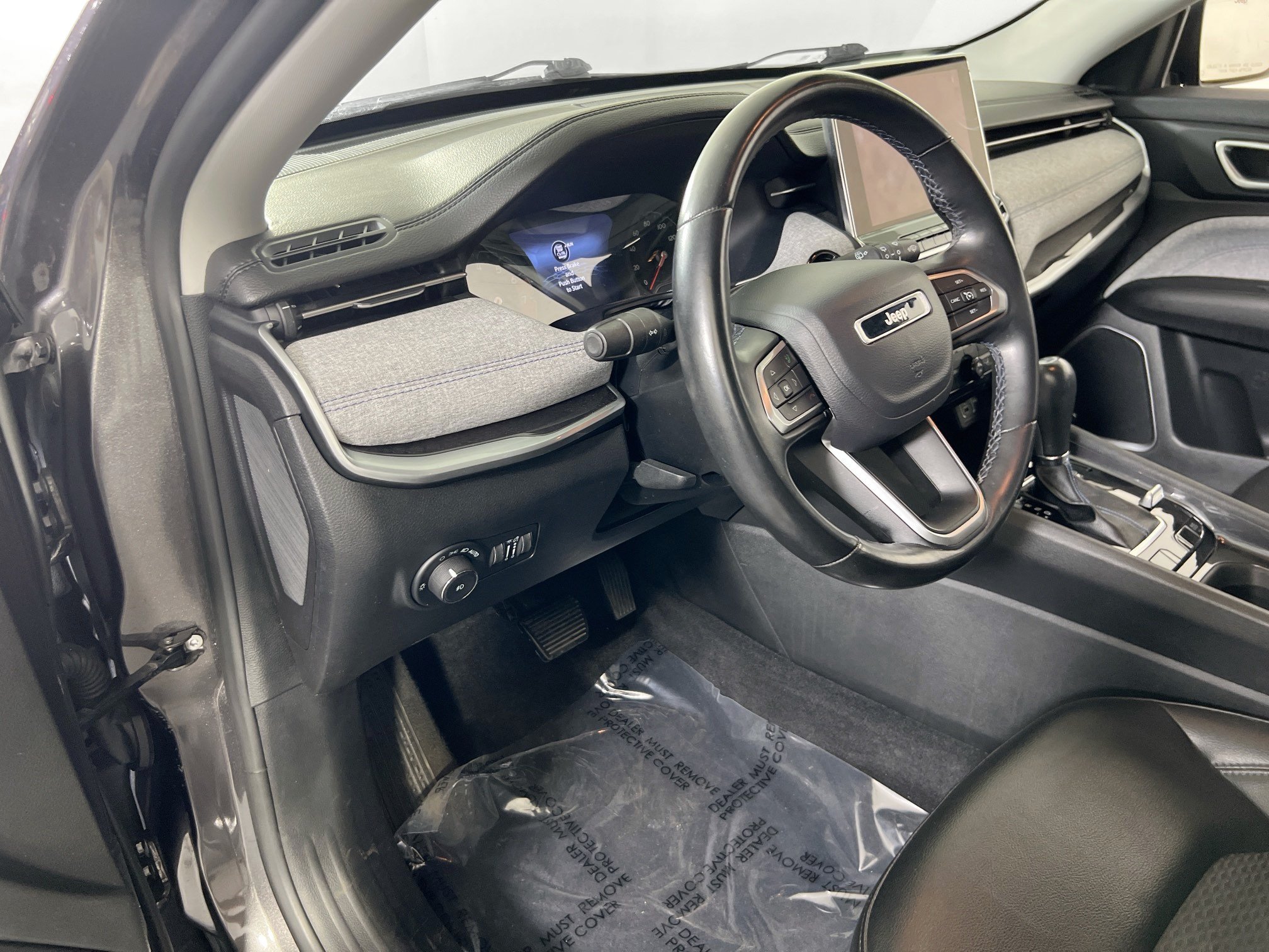 Used 2022 Jeep Compass Latitude w/ Sun and Sound Group AWD/4WD image 9