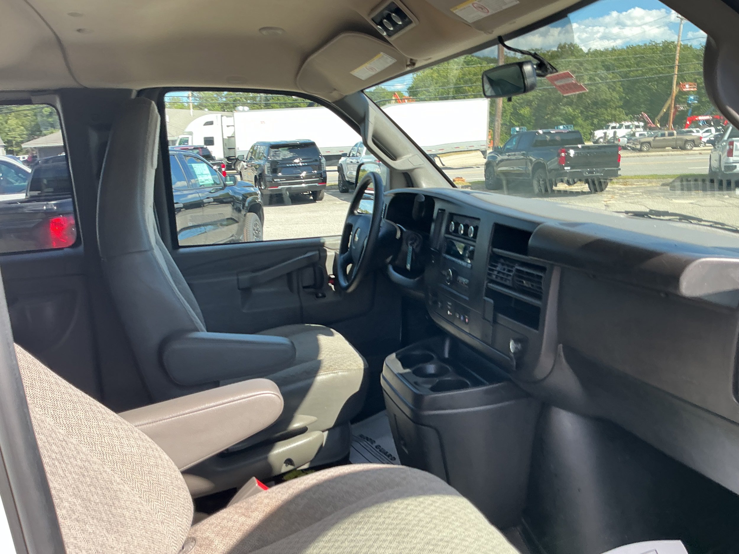 Used 2023 Chevrolet Express 3500 LS RWD image 8