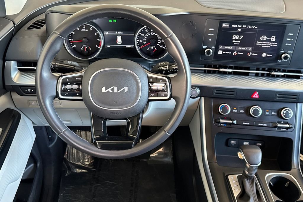 Used 2024 Kia Carnival LX FWD image 16
