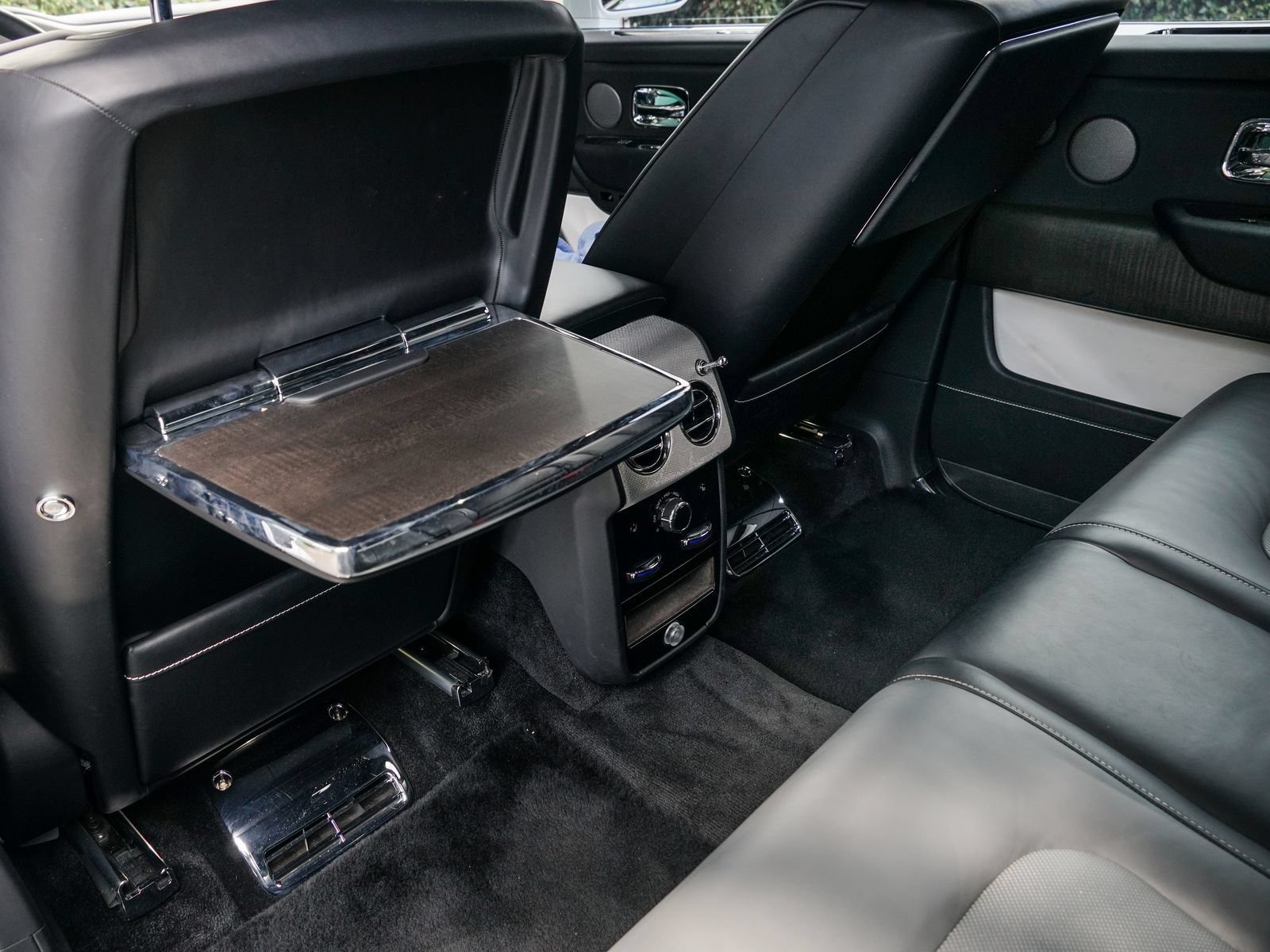 Certified 2024 Rolls-Royce Cullinan AWD/4WD image 25