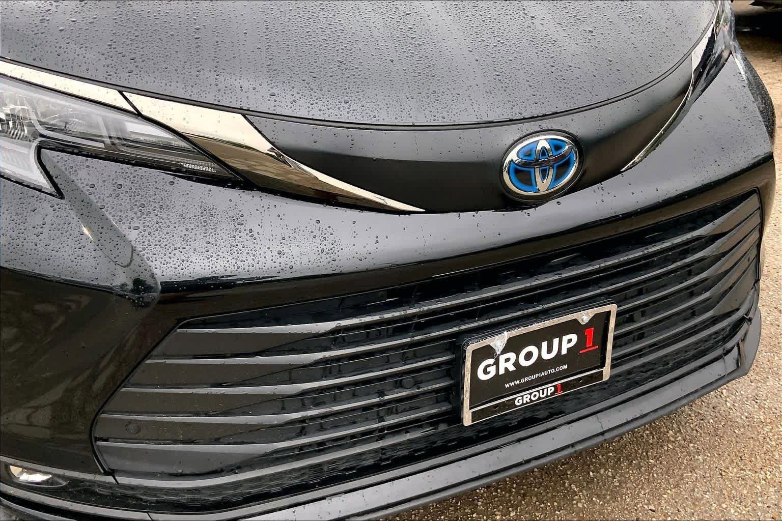 Used 2024 Toyota Sienna XLE Woodland Edition AWD/4WD image 30