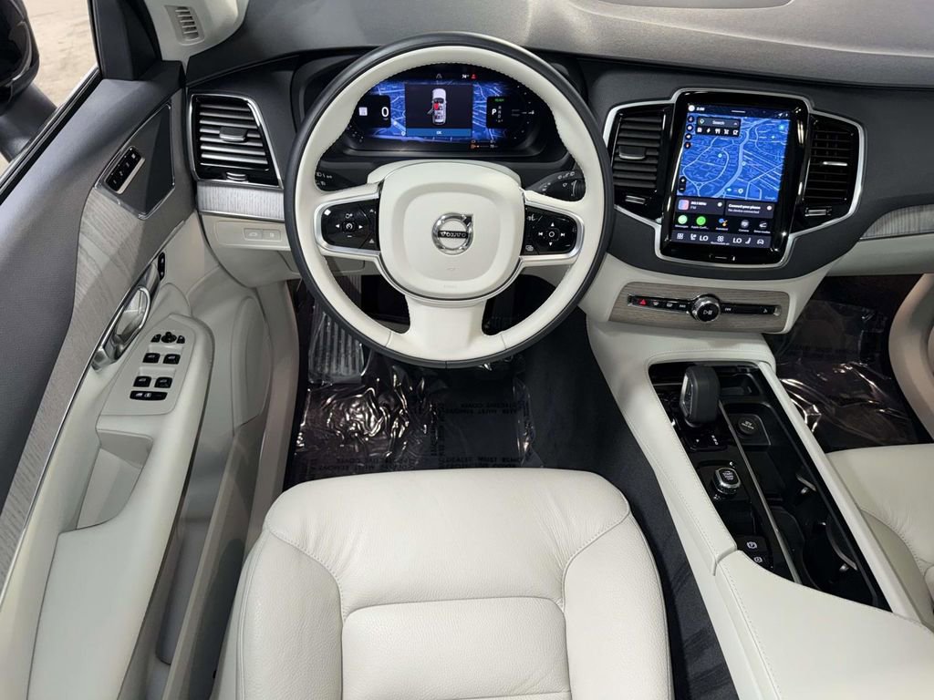 Used 2025 Volvo XC90 T8 Plus w/ Protection Package Premier AWD/4WD image 4