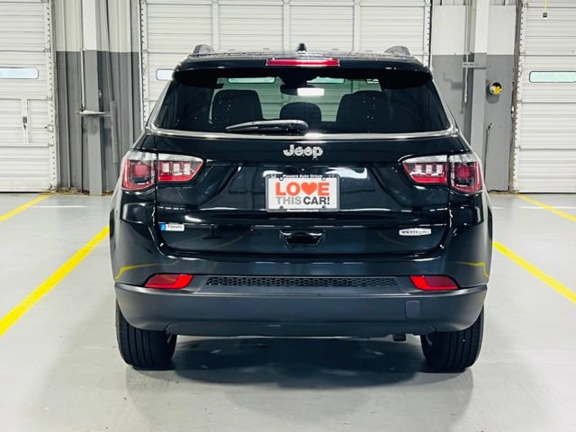 Used 2022 Jeep Compass Latitude FWD image 16