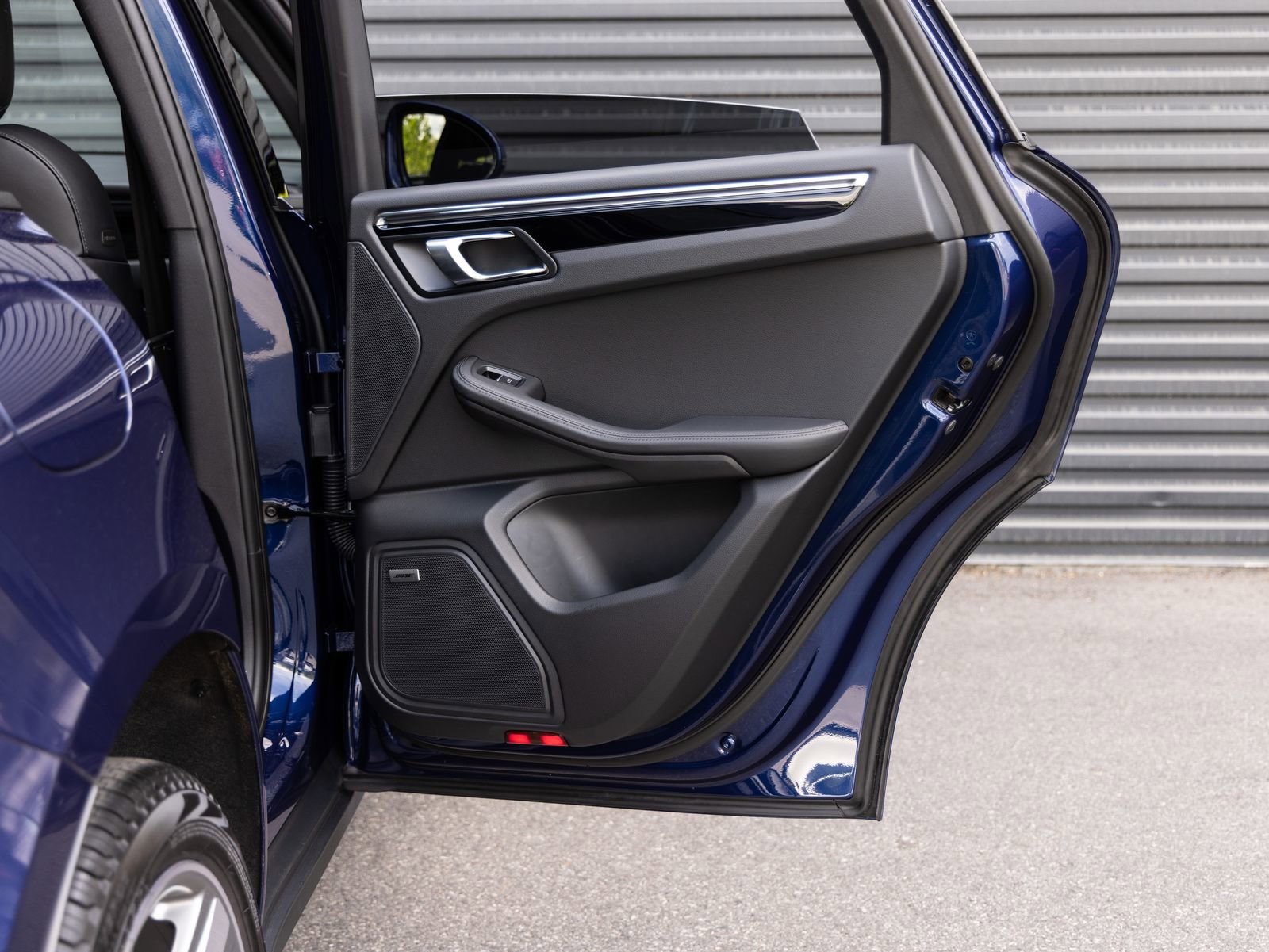 Certified 2025 Porsche Macan image 29