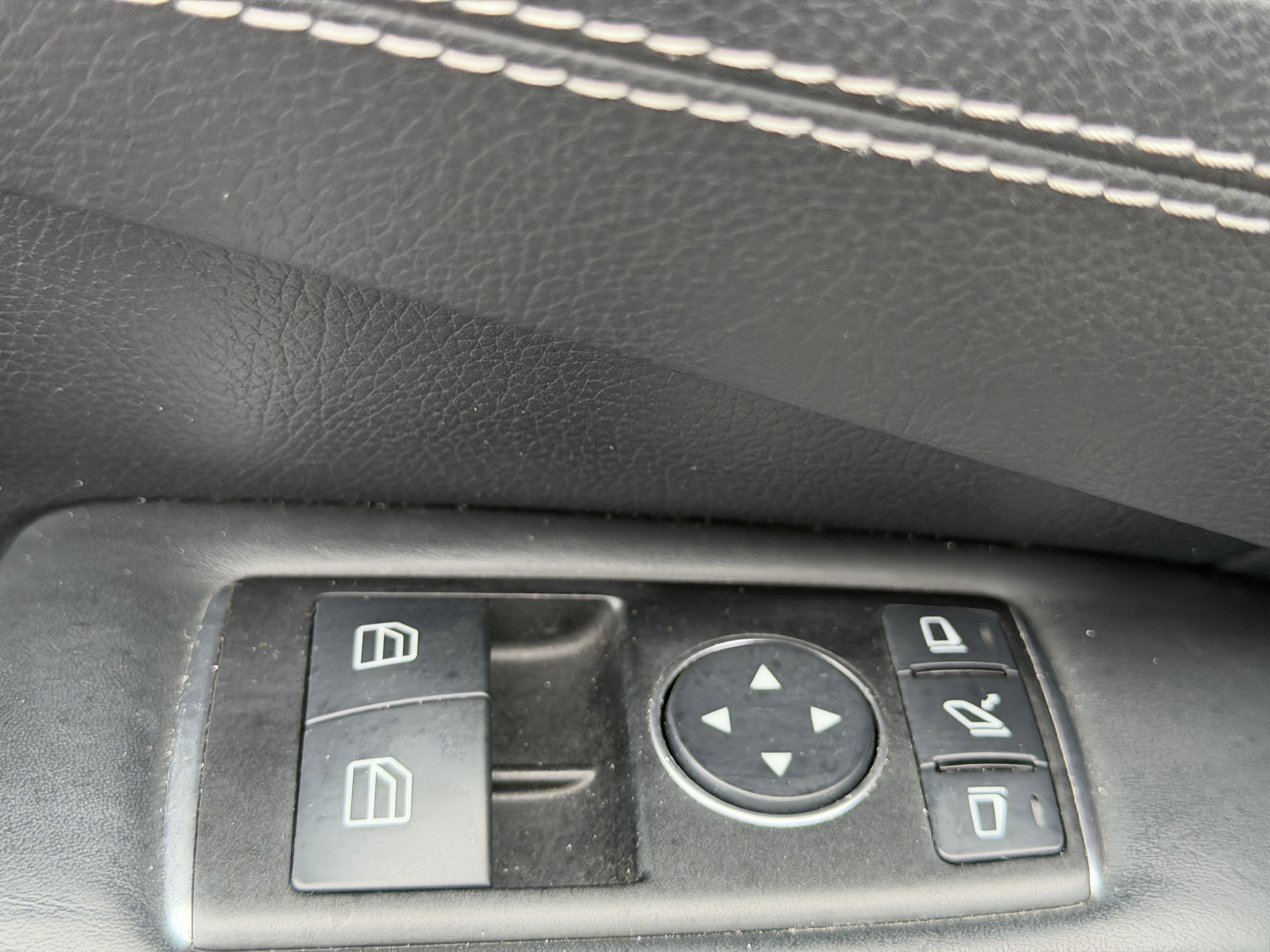 Used 2013 Mercedes-Benz SL 550 image 22